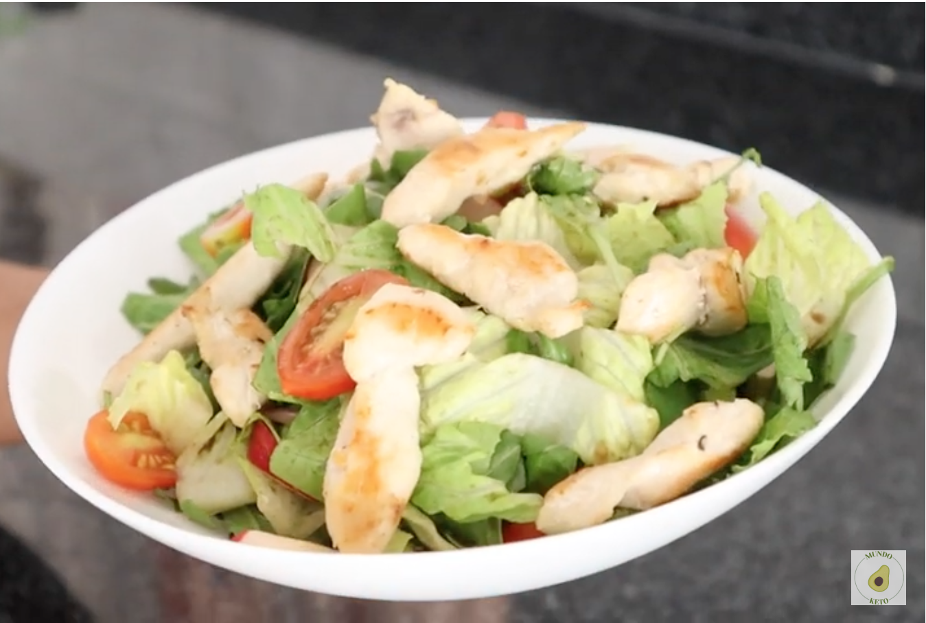 Ensalada verde con pechuga a la plancha